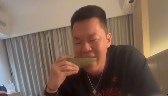 免费观看吃瓜视频,揭秘热门视频背后的精彩故事 第2张 免费观看吃瓜视频,揭秘热门视频背后的精彩故事 第2张